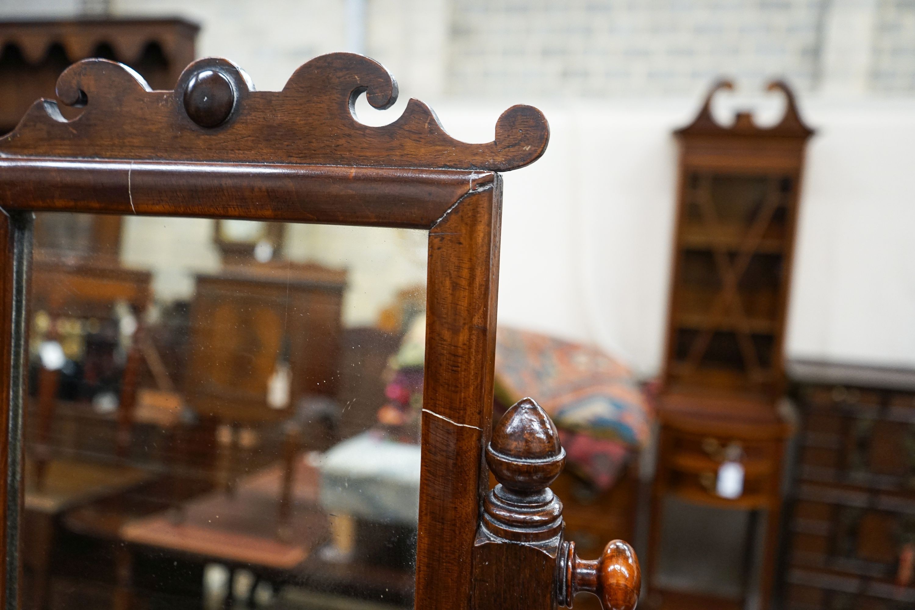 A Regency mahogany bowfront chest, width 102cm, depth 51cm, height 104cm